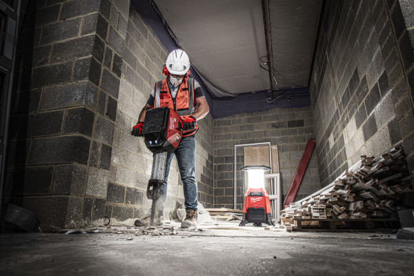 M18™ ONE-KEY™ Lampa strefowa z ładowarką M18 ONESLDP-0