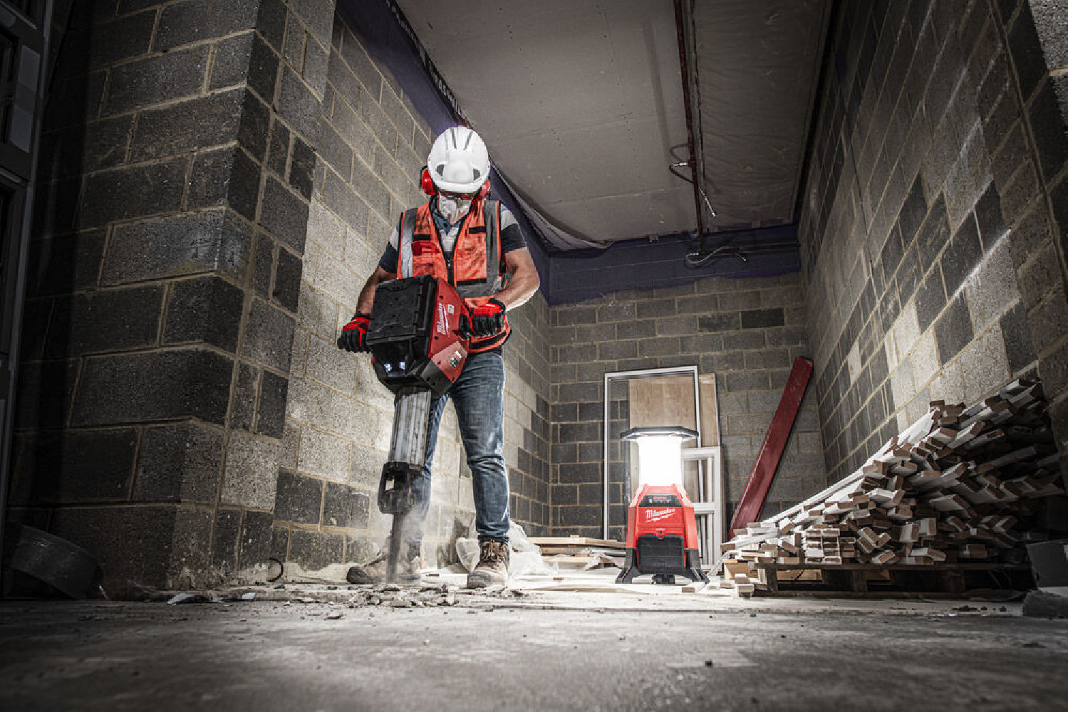 M18™ ONE-KEY™ Lampa strefowa z ładowarką M18 ONESLDP-0