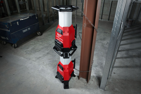 M18™ ONE-KEY™ Lampa strefowa z ładowarką M18 ONESLDP-0